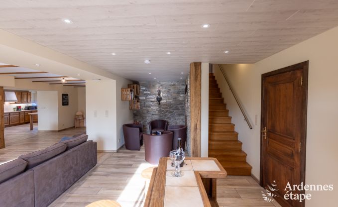 Ger�umiges Ferienhaus in Libramont f�r 22 Personen mit 9 Schlafzimmern, 8 Badezimmern, Jacuzzi, Sauna, Spielzimmer und Privatgarten