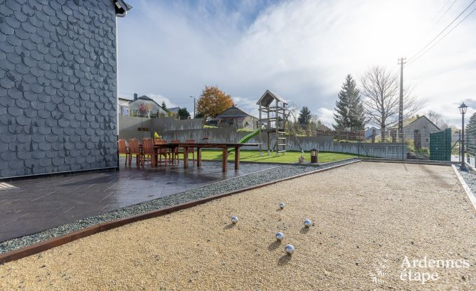 Ger�umiges Ferienhaus in Libramont f�r 22 Personen mit 9 Schlafzimmern, 8 Badezimmern, Jacuzzi, Sauna, Spielzimmer und Privatgarten