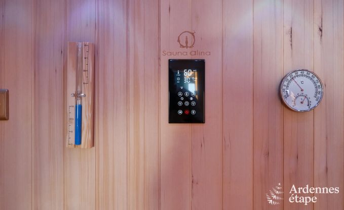 Ger�umiges Ferienhaus in Libramont f�r 22 Personen mit 9 Schlafzimmern, 8 Badezimmern, Jacuzzi, Sauna, Spielzimmer und Privatgarten