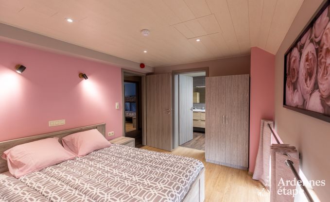 Ger�umiges Ferienhaus in Libramont f�r 22 Personen mit 9 Schlafzimmern, 8 Badezimmern, Jacuzzi, Sauna, Spielzimmer und Privatgarten