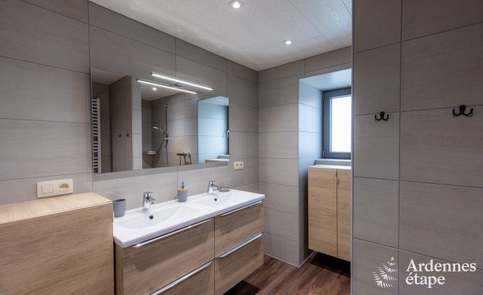 Ger�umiges Ferienhaus in Libramont f�r 22 Personen mit 9 Schlafzimmern, 8 Badezimmern, Jacuzzi, Sauna, Spielzimmer und Privatgarten