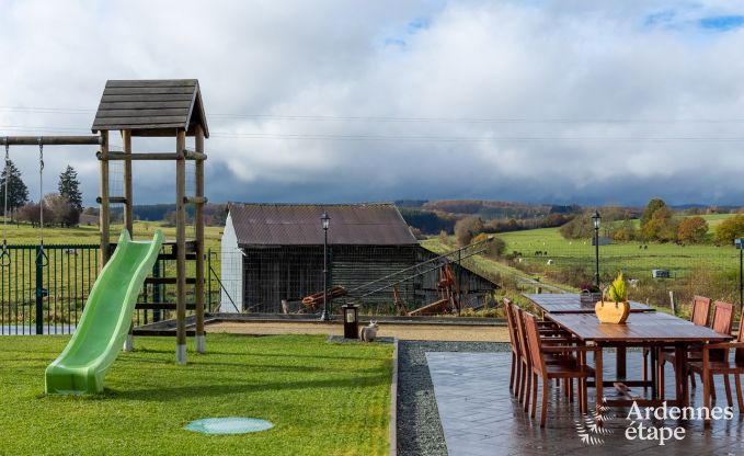 Ger�umiges Ferienhaus in Libramont f�r 22 Personen mit 9 Schlafzimmern, 8 Badezimmern, Jacuzzi, Sauna, Spielzimmer und Privatgarten