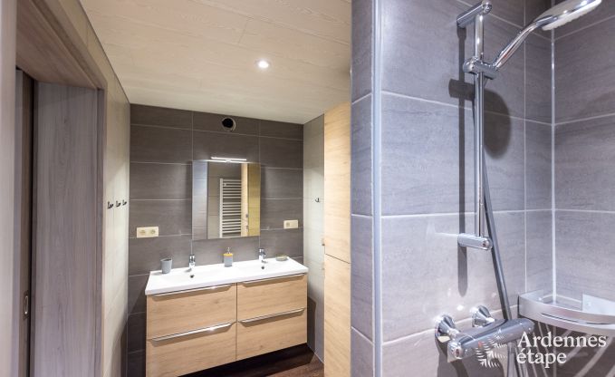 Ger�umiges Ferienhaus in Libramont f�r 22 Personen mit 9 Schlafzimmern, 8 Badezimmern, Jacuzzi, Sauna, Spielzimmer und Privatgarten