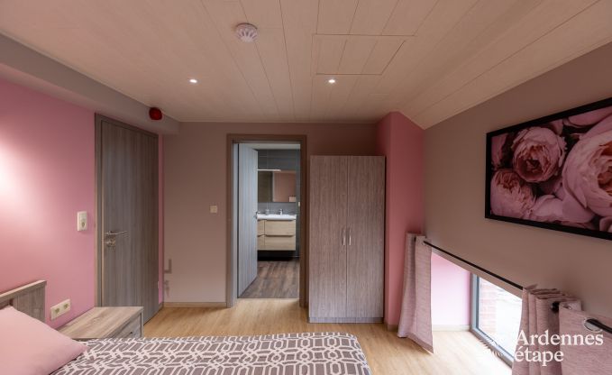 Ger�umiges Ferienhaus in Libramont f�r 22 Personen mit 9 Schlafzimmern, 8 Badezimmern, Jacuzzi, Sauna, Spielzimmer und Privatgarten