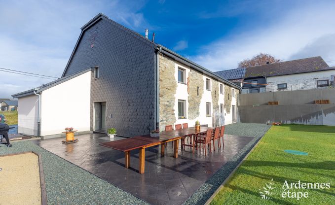 Ger�umiges Ferienhaus in Libramont f�r 22 Personen mit 9 Schlafzimmern, 8 Badezimmern, Jacuzzi, Sauna, Spielzimmer und Privatgarten