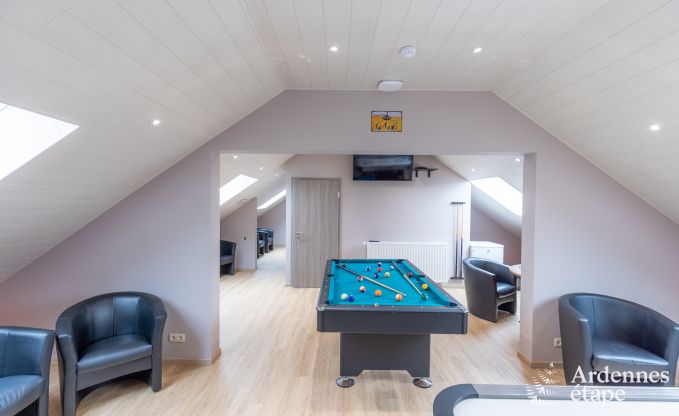 Ger�umiges Ferienhaus in Libramont f�r 22 Personen mit 9 Schlafzimmern, 8 Badezimmern, Jacuzzi, Sauna, Spielzimmer und Privatgarten
