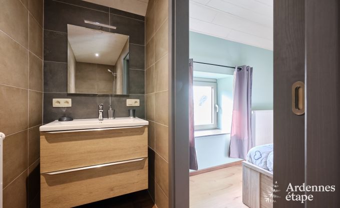 Ger�umiges Ferienhaus in Libramont f�r 22 Personen mit 9 Schlafzimmern, 8 Badezimmern, Jacuzzi, Sauna, Spielzimmer und Privatgarten