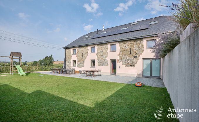 Ger�umiges Ferienhaus in Libramont f�r 22 Personen mit 9 Schlafzimmern, 8 Badezimmern, Jacuzzi, Sauna, Spielzimmer und Privatgarten