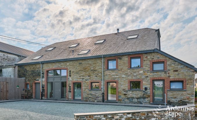 Ger�umiges Ferienhaus in Libramont f�r 22 Personen mit 9 Schlafzimmern, 8 Badezimmern, Jacuzzi, Sauna, Spielzimmer und Privatgarten