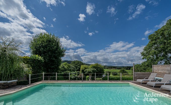 Romantischer Aufenthalt in Lierneux in den Ardennen: Charmantes Ferienhaus mit  gro�em Jacuzzi, Sauna und Pool f�r Paare.