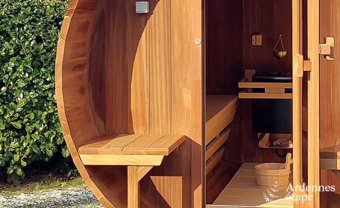 Romantischer Aufenthalt in Lierneux in den Ardennen: Charmantes Ferienhaus mit  gro�em Jacuzzi, Sauna und Pool f�r Paare.