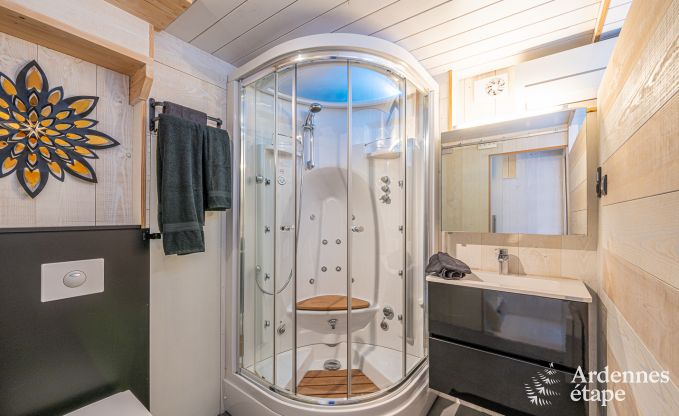 Romantischer Aufenthalt in Lierneux in den Ardennen: Charmantes Ferienhaus mit  gro�em Jacuzzi, Sauna und Pool f�r Paare.