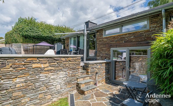 Romantischer Aufenthalt in Lierneux in den Ardennen: Charmantes Ferienhaus mit  gro�em Jacuzzi, Sauna und Pool f�r Paare.