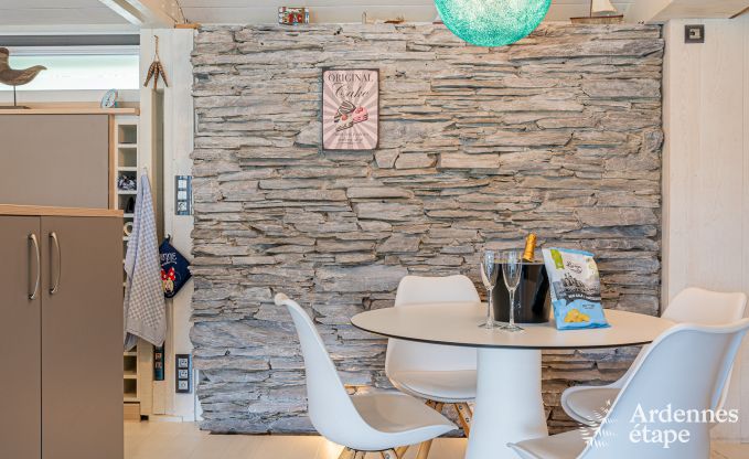 Romantischer Aufenthalt in Lierneux in den Ardennen: Charmantes Ferienhaus mit  gro�em Jacuzzi, Sauna und Pool f�r Paare.