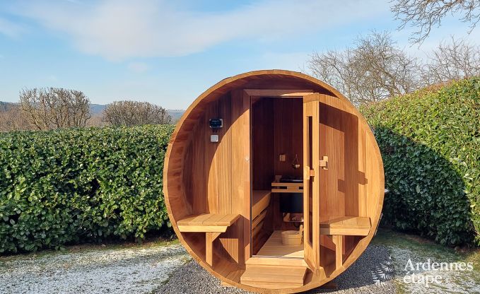 Romantischer Aufenthalt in Lierneux in den Ardennen: Charmantes Ferienhaus mit  gro�em Jacuzzi, Sauna und Pool f�r Paare.