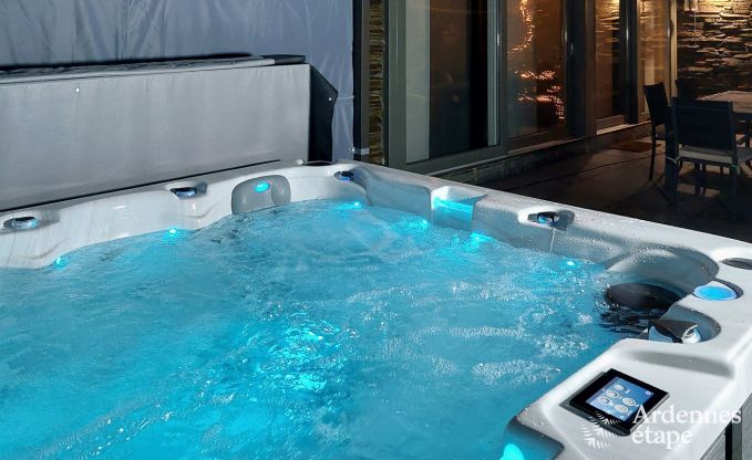 Romantischer Aufenthalt in Lierneux in den Ardennen: Charmantes Ferienhaus mit  gro�em Jacuzzi, Sauna und Pool f�r Paare.