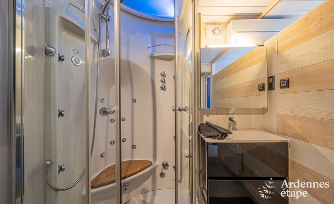 Romantischer Aufenthalt in Lierneux in den Ardennen: Charmantes Ferienhaus mit  gro�em Jacuzzi, Sauna und Pool f�r Paare.