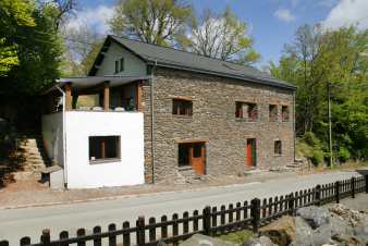 Groartige Gruppenunterkunft mit Sauna, Whirlpool und Spielzimmer in Lierneux