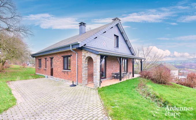 Ger�umiges Ferienhaus in Lierneux mit 2 Schlafzimmern, Spielraum, Privatgarten und Fahrradabstellplatz