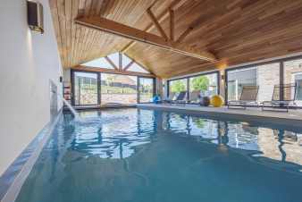Luxuriöses Ferienhaus für 18 Personen mit Hallenbad in den Ardennen (Limburg)