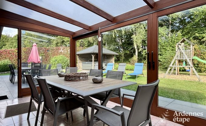 Ferienhaus mit Sauna, Whirlpool, Spielen und sch�ner Aussicht auf die H�gel von Malmedy. 6/8 Pers. Ardennen