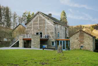 Typisches Ardenner Bauernhaus mit Fachwerk für 16/18 Personen in Manhay