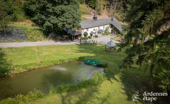 Charmantes Ferienhaus in Manhay fr 8 Personen, mit beheiztem Auenpool, privatem Teich und Fahrradgarage am Waldrand