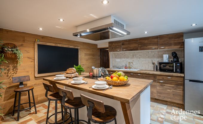 Charmantes Ferienhaus in Manhay fr 8 Personen, mit beheiztem Auenpool, privatem Teich und Fahrradgarage am Waldrand