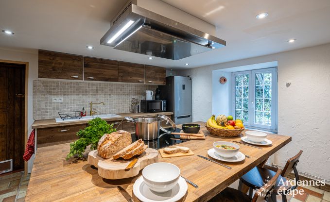 Charmantes Ferienhaus in Manhay fr 8 Personen, mit beheiztem Auenpool, privatem Teich und Fahrradgarage am Waldrand