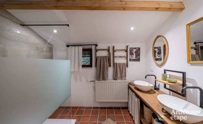 Charmantes Ferienhaus in Manhay fr 8 Personen, mit beheiztem Auenpool, privatem Teich und Fahrradgarage am Waldrand