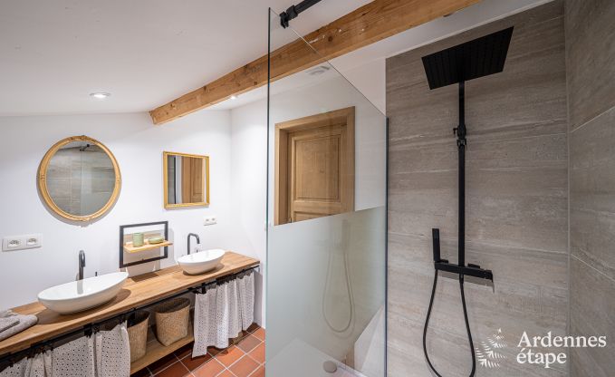 Charmantes Ferienhaus in Manhay fr 8 Personen, mit beheiztem Auenpool, privatem Teich und Fahrradgarage am Waldrand