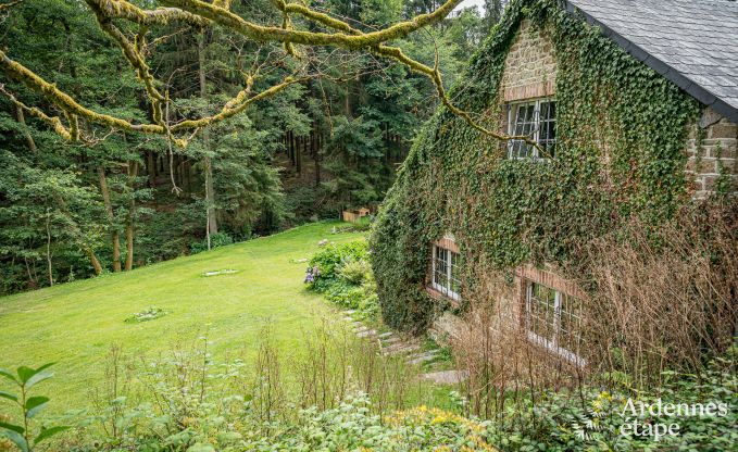 Charmantes Ferienhaus in Manhay fr 8 Personen, mit beheiztem Auenpool, privatem Teich und Fahrradgarage am Waldrand