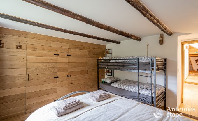 Charmantes Ferienhaus in Manhay fr 8 Personen, mit beheiztem Auenpool, privatem Teich und Fahrradgarage am Waldrand