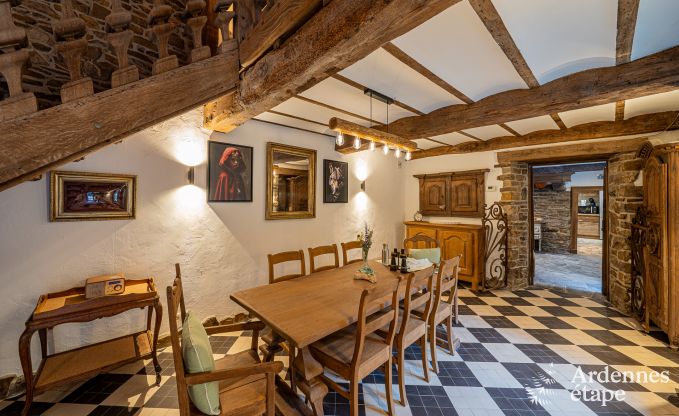 Charmantes Ferienhaus in Manhay fr 8 Personen, mit beheiztem Auenpool, privatem Teich und Fahrradgarage am Waldrand