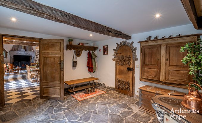 Charmantes Ferienhaus in Manhay fr 8 Personen, mit beheiztem Auenpool, privatem Teich und Fahrradgarage am Waldrand