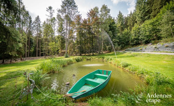 Charmantes Ferienhaus in Manhay fr 8 Personen, mit beheiztem Auenpool, privatem Teich und Fahrradgarage am Waldrand