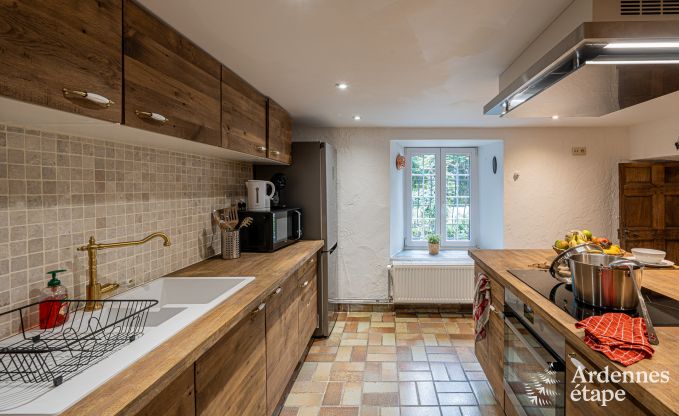 Charmantes Ferienhaus in Manhay fr 8 Personen, mit beheiztem Auenpool, privatem Teich und Fahrradgarage am Waldrand