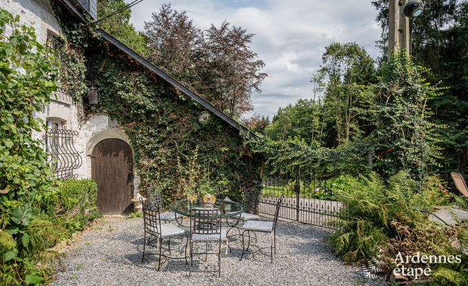 Charmantes Ferienhaus in Manhay fr 8 Personen, mit beheiztem Auenpool, privatem Teich und Fahrradgarage am Waldrand