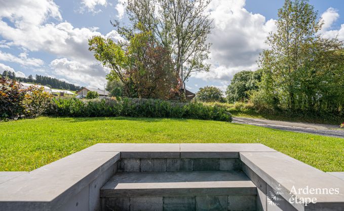 Familienfreundliches und modern eingerichtetes Ferienhaus Oster f�r 4 Personen mit Privatterrasse und Garten