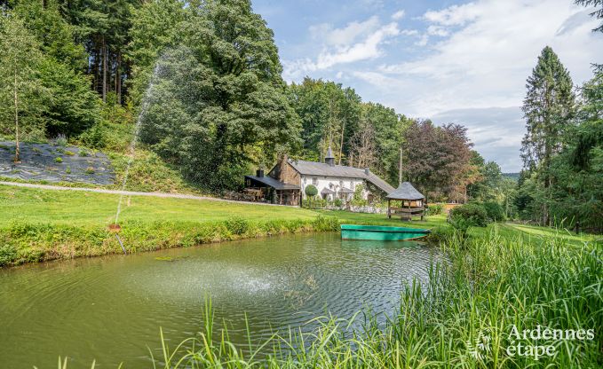 Charmantes Ferienhaus in Manhay fr 8 Personen, mit beheiztem Auenpool, privatem Teich und Fahrradgarage am Waldrand