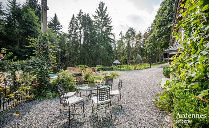 Charmantes Ferienhaus in Manhay fr 8 Personen, mit beheiztem Auenpool, privatem Teich und Fahrradgarage am Waldrand