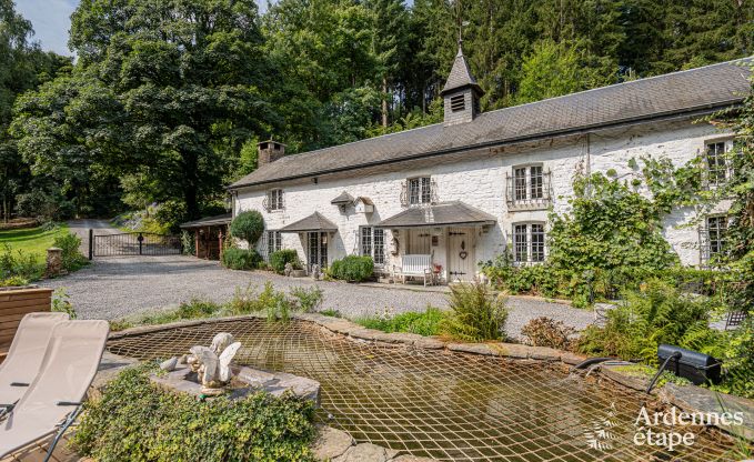 Charmantes Ferienhaus in Manhay fr 8 Personen, mit beheiztem Auenpool, privatem Teich und Fahrradgarage am Waldrand