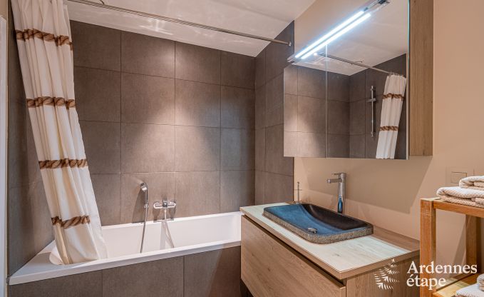 Ger�umiges Ferienhaus in Maredsous f�r 18 Personen mit 6 Schlafzimmern, 5 Badezimmern, Pizzaofen und gro�em Privatgarten in der N�he von Dinant und Mettet