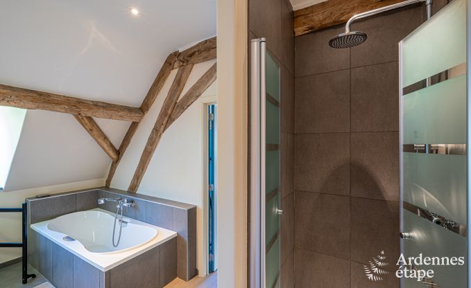 Ger�umiges Ferienhaus in Maredsous f�r 18 Personen mit 6 Schlafzimmern, 5 Badezimmern, Pizzaofen und gro�em Privatgarten in der N�he von Dinant und Mettet