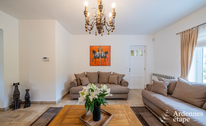 Authentisches Ferienhaus f�r 15 Personen mit Pferdeboxen in Mettet, Ardennen