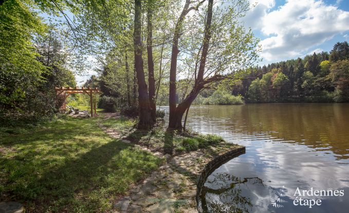 Romantisches Chalet am Wasser f�r 2 Personen in Momignies