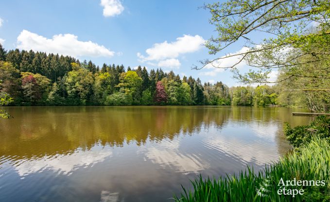 Romantisches Chalet am Wasser f�r 2 Personen in Momignies