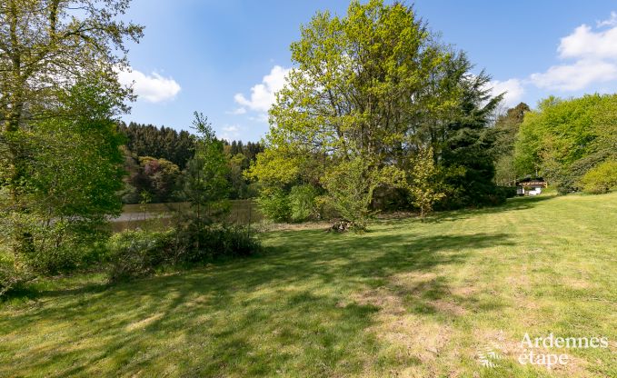 Romantisches Chalet am Wasser f�r 2 Personen in Momignies