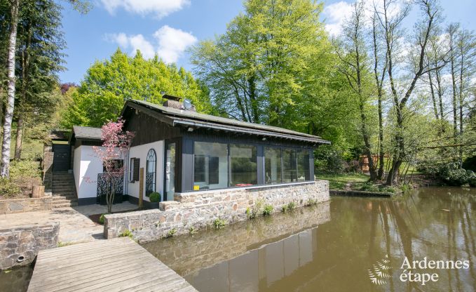 Romantisches Chalet am Wasser f�r 2 Personen in Momignies