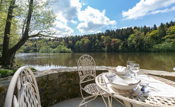 Romantisches Chalet am Wasser f�r 2 Personen in Momignies